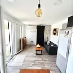 T3 Haut De Villa Avec Terrasse De 25M2