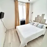 T3 Haut De Villa Avec Terrasse De 25M2