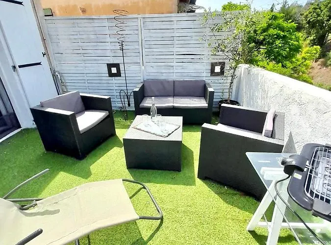 T3 Haut De Villa Avec Terrasse De 25M2